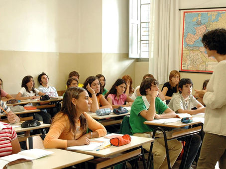 Le ore di lavoro dei docenti in Italia