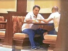 Exonera el INE a Pío López Obrador por dinero en sobres