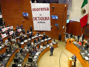 Entre gritos y protestas, Morena usa su supermayoría en el Senado y avala reforma de supremacía constitucional