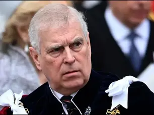 El expríncipe Andrés sale de la comisaría horas después de ser detenido