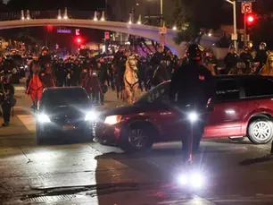 Toque de queda en el centro de Los Ángeles en la quinta noche de protestas