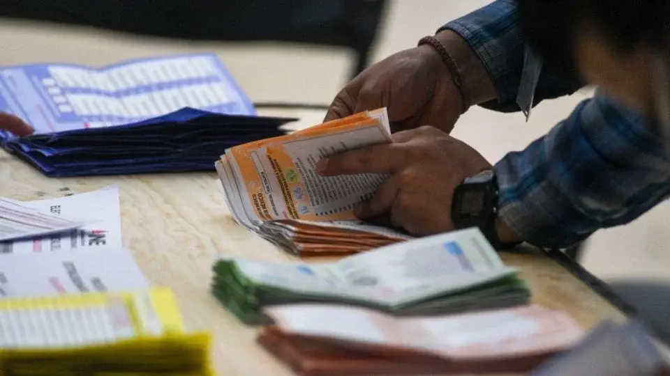 Expresidentes del INE, exconsejeros y académicos rechazan reforma electoral de Sheinbaum