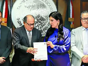 Sheinbaum entrega por fin iniciativa de reforma electoral: “cumplimos y hay un Plan B”