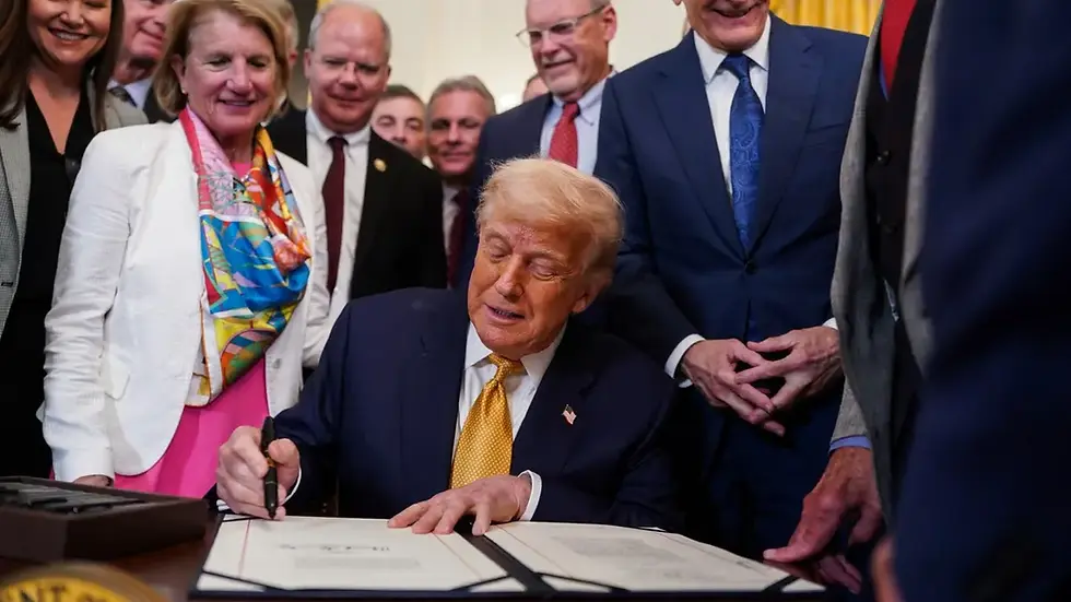 Trump firma de Ley Antifentanilo y afirma: cárteles controlan México y a políticos