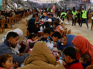 Israel bloquea la entrada de ayuda humanitaria en Gaza; Hamás denuncia violación de la tregua