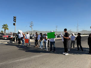 Bloquean ciudadanos entrada de CSL para exigir agua potable