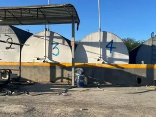 Aseguran más de 4,000 litros de "huachicol" y decomisan 24 contenedores en inmueble en Tabasco