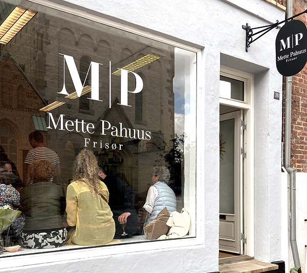 Logo ved Mette Pahuus Frisør.jpg