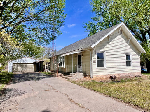 UNDER CONTRACT! 224 E Jefferson St. Mankato, KS 66956