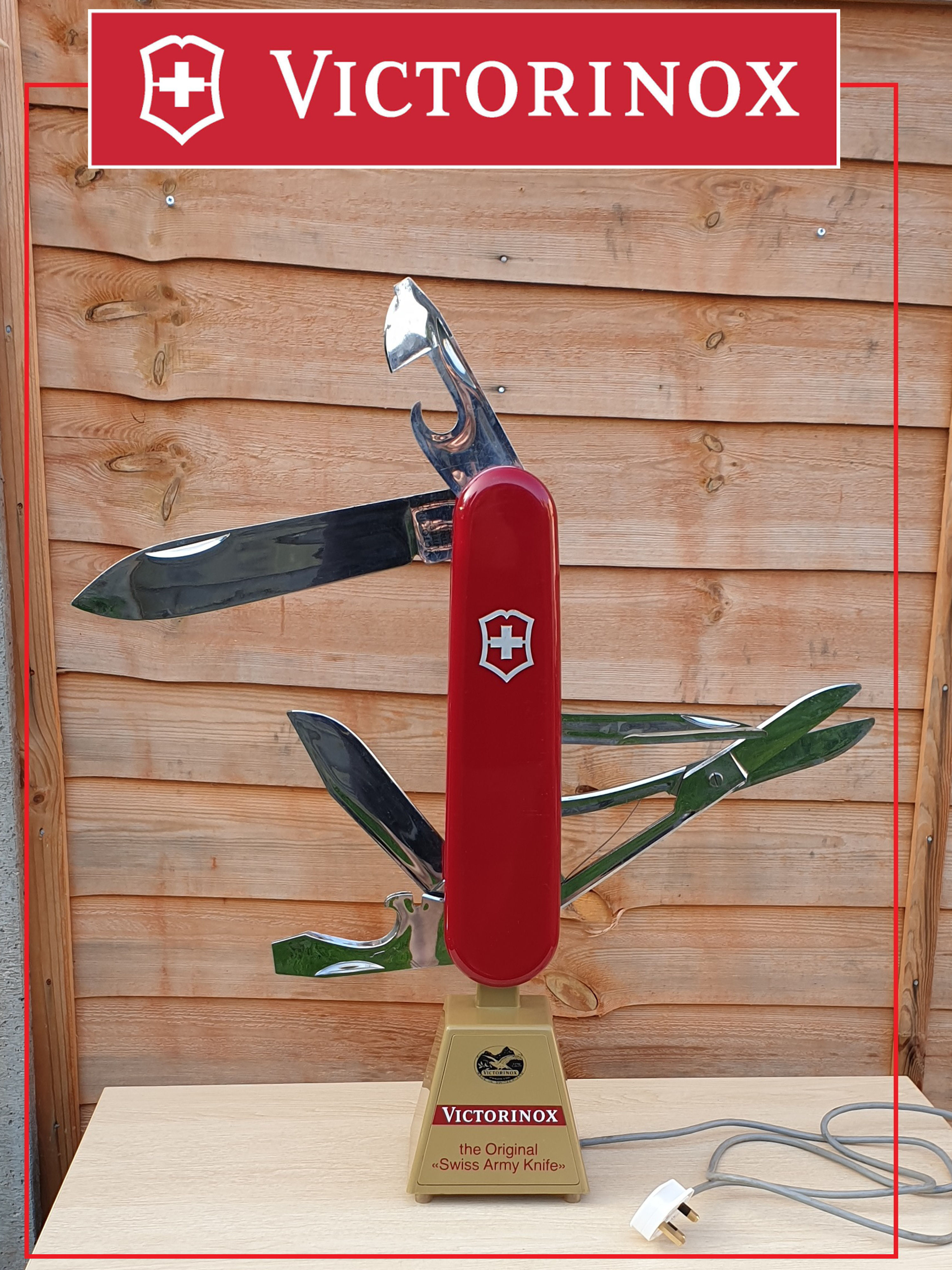 V shape electric VICTORINOX SWISS ARMY shop display knife