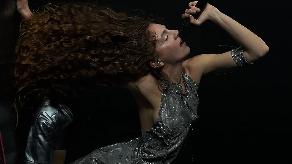 Lisa Scha en El Maquinal: "¡Maldito sea el pop!"