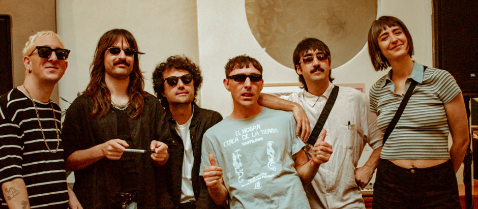 Mi Amigo Invencible lanzó el vinilo de "Arco y Flecha" en Cuervo Café (2025)