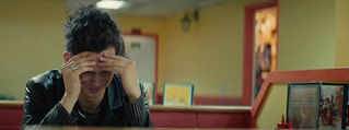 The 1975 estrena el raro y explícito video de "Somebody Else"