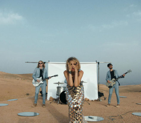 Anteros la rockea en medio del desierto en Fool Moon, su nuevo single