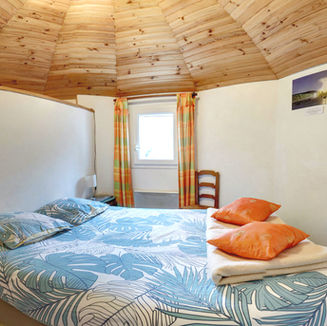 chambre_dans_ancienne_coupole_observatoire_astronomique_bauduen.jpg
