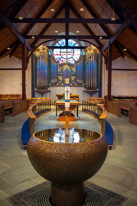 baptismal-font-on-axis-with-organ.jpeg