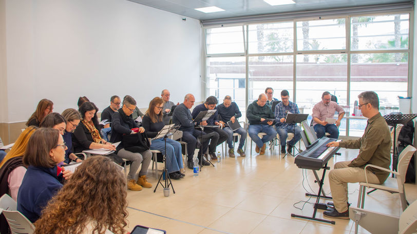 Sala de reuniones de instalaciones para organizar campus en Murcia. Albergue Las Salinas en San Pedro del Pinatar. Alquiler de instalaciones para campamentos. Alquiler de instalaciones para campamentos.
