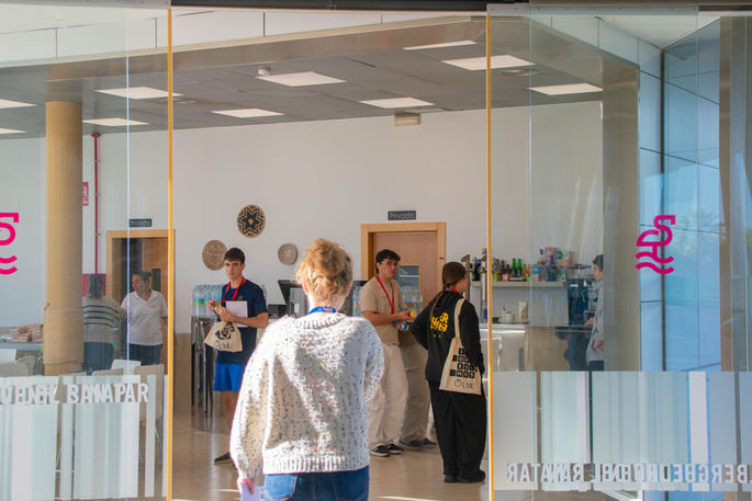 Comedor-restaurante de instalaciones para organizar campus en Murcia. Albergue Las Salinas en San Pedro del Pinatar.