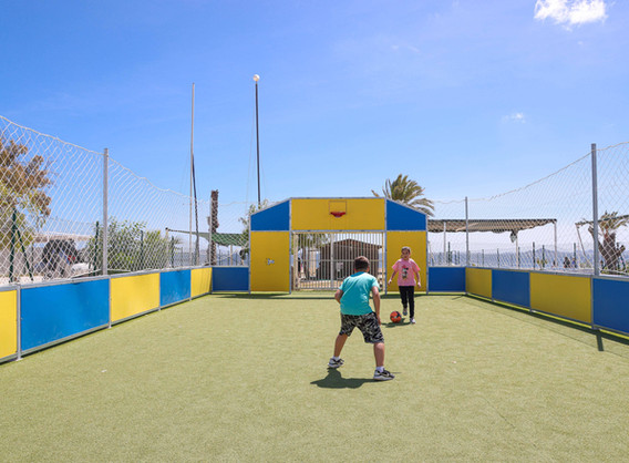 Instalaciones deportivas de Camping Mar Menor Playa en San Javier, Murcia.