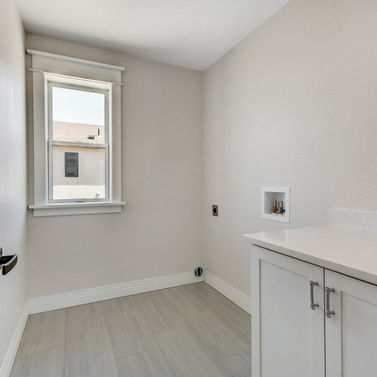 37-web-or-mls-Laundry Room.jpg