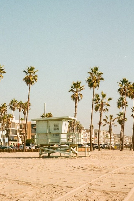 hermosa-beach-lifeguard-tower.webp
