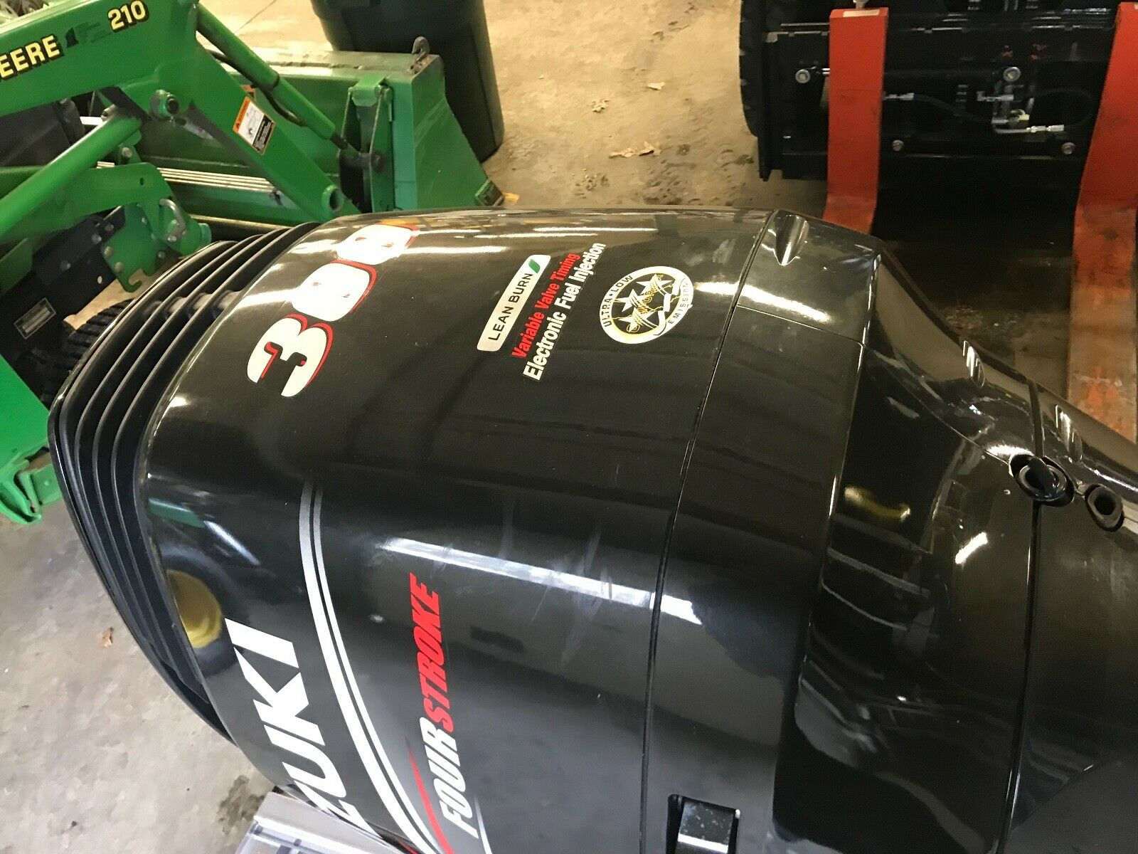 2016 Suzuki DF300 300 hp 4-Stroke 30" Outboard Boat Motor Engine Four Warranty