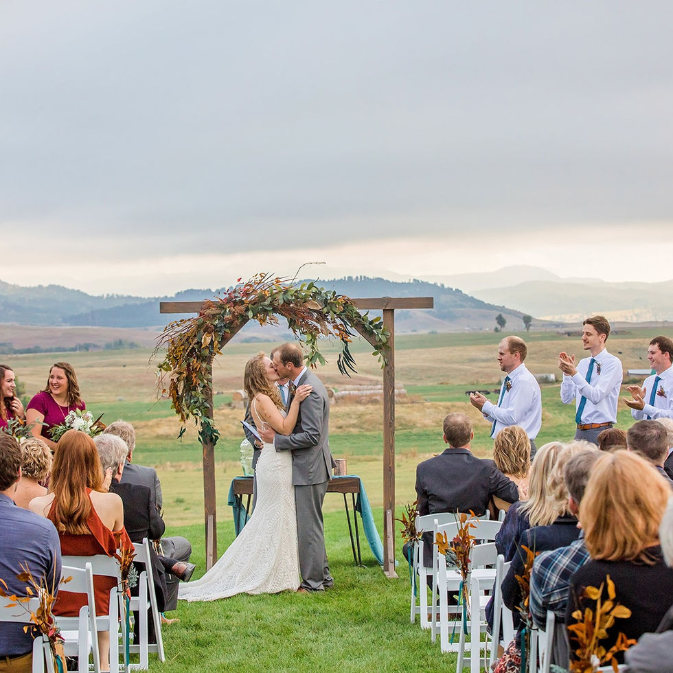 outdoor ceremony first kiss