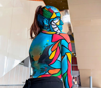 Bodypaint en Bogotá con diseños personalizados y profesionales. Pintura corporal artística ideal para fotografía, eventos y proyectos creativos. Diseño para la feria mas talante en la cámara de comercio.