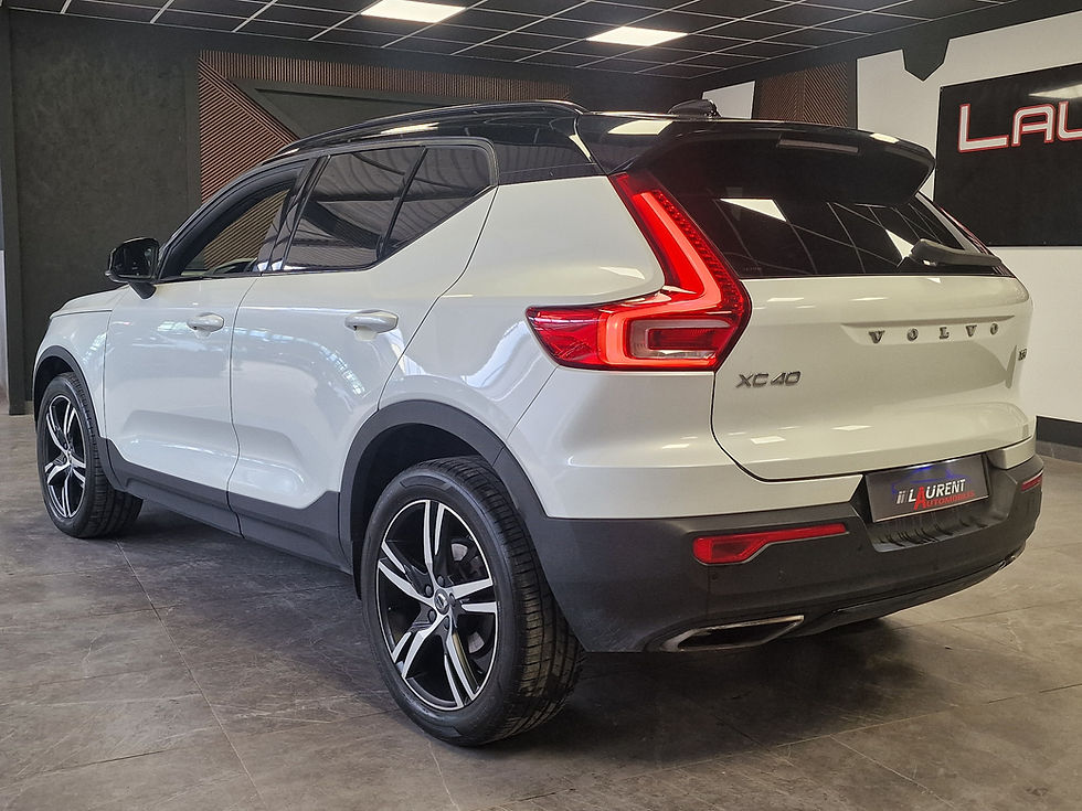 Miniature : VOLVO XC40 T3 163 CV BVA / PACK R-DESIGN / TOIT OUVRANT PANO