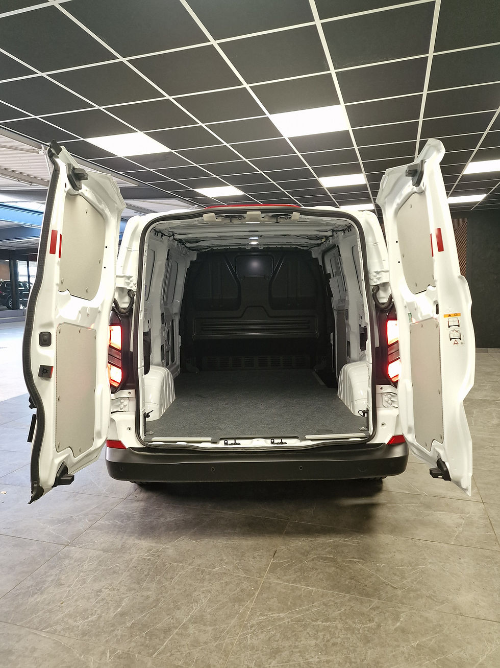 Miniature : FORD TRANSIT CUSTOM FG L1H1 2.0 ECOBLUE 136 CV 3 PLACES / TVA RECUPERABLE