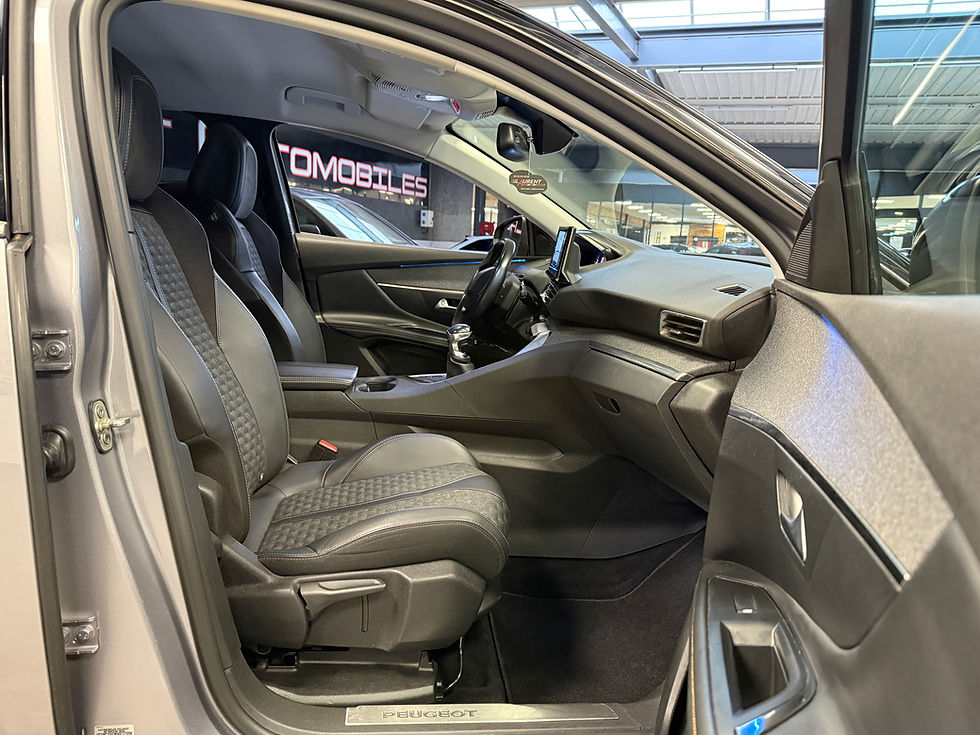 Miniature : PEUGEOT 3008 1.5 BLUEHDI 130 CV / GPS / CARPLAY / SEMI-CUIR / PACK ROADTRIP