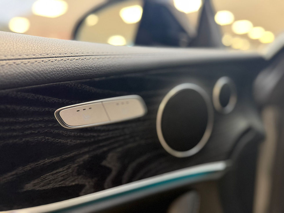 Miniature : MERCEDES CLASSE E CABRIOLET 220 D 194 CV BVA9 PACK AMG