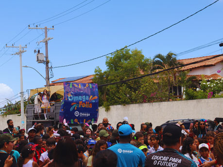 Grátis: Colégio leva a alegria do Carnaval às ruas de Stella Maris nesta sexta (06)
