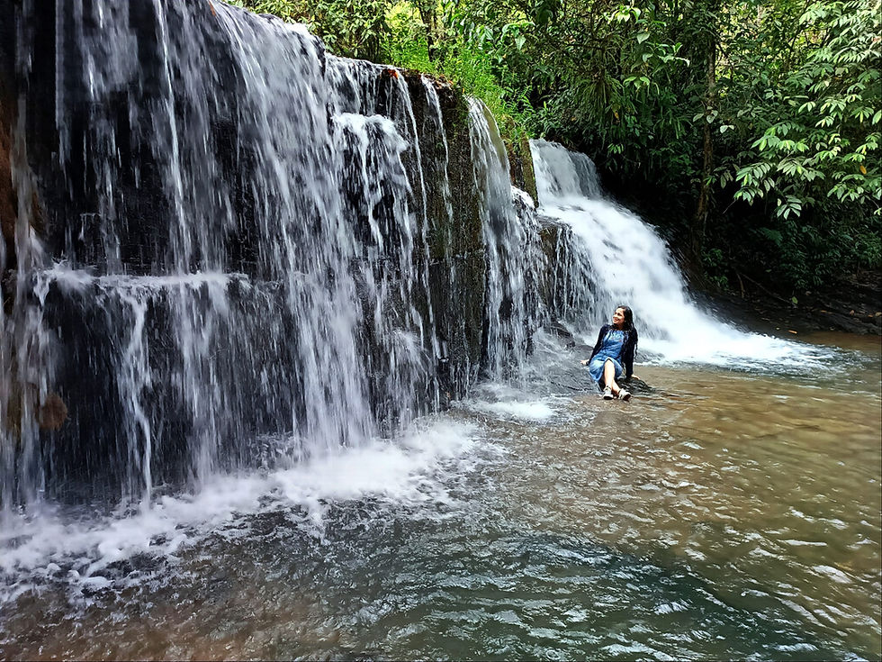 Cascada de Yanayaku en Archidona, Napo. Hermosa caída de agua rodeada de exuberante vegetación en la selva amazónica del Ecuador.