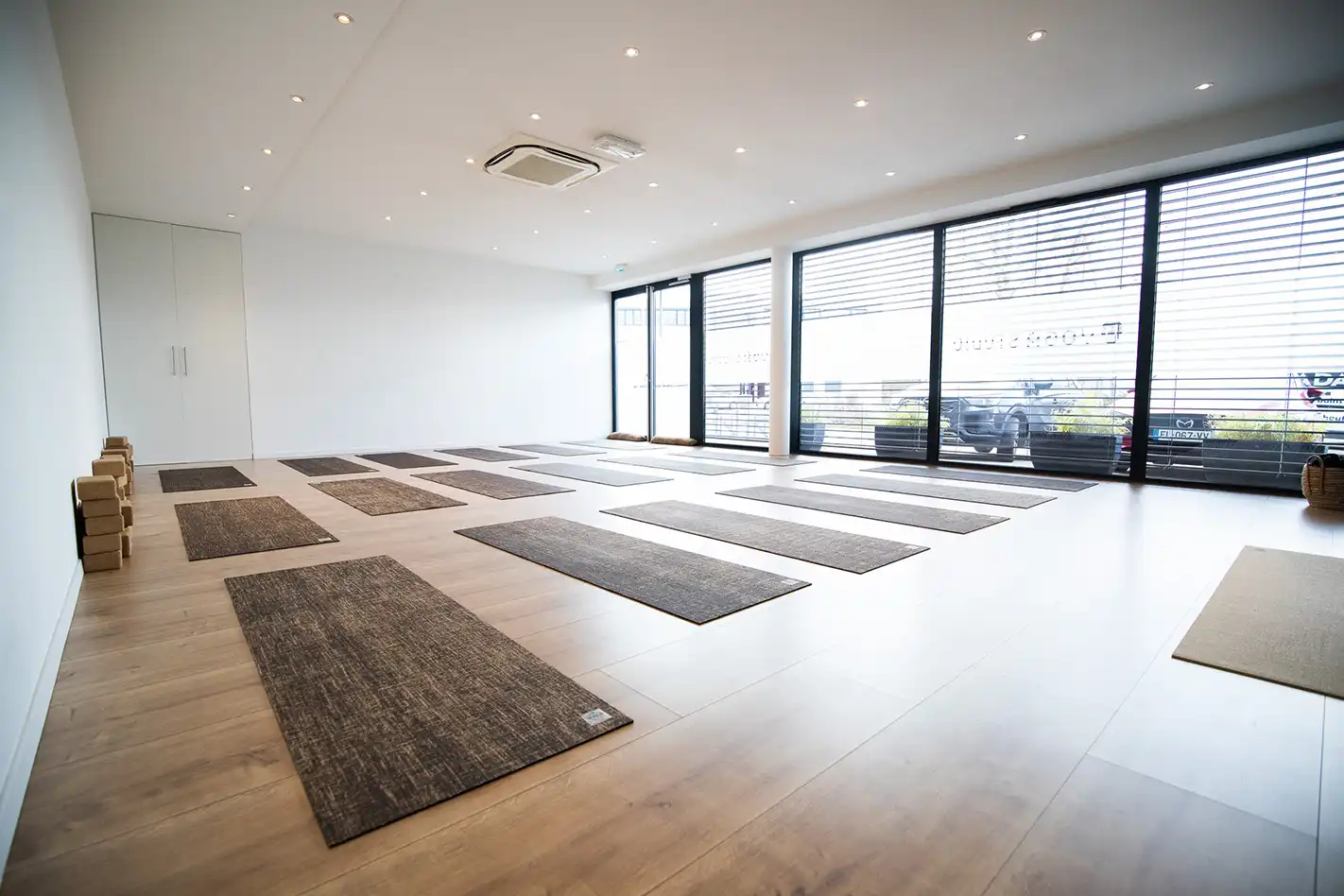 Photo immobilier montrant une grande salle de yoga