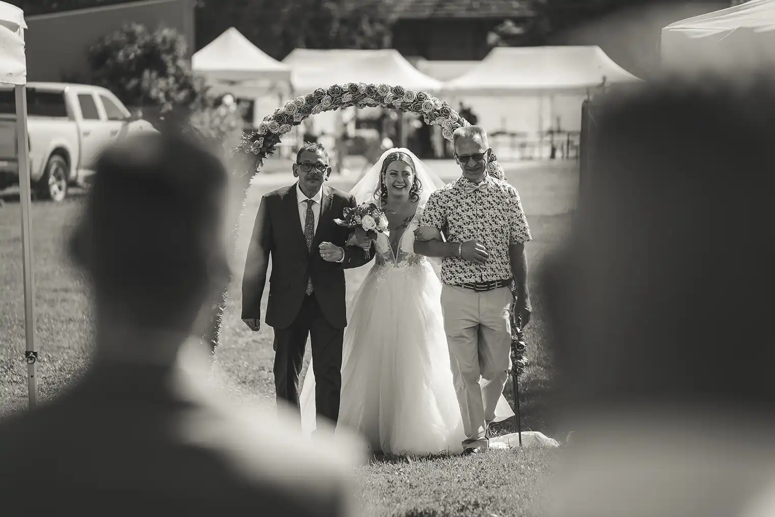 arrivée de la mariée avec ses 2 pères
