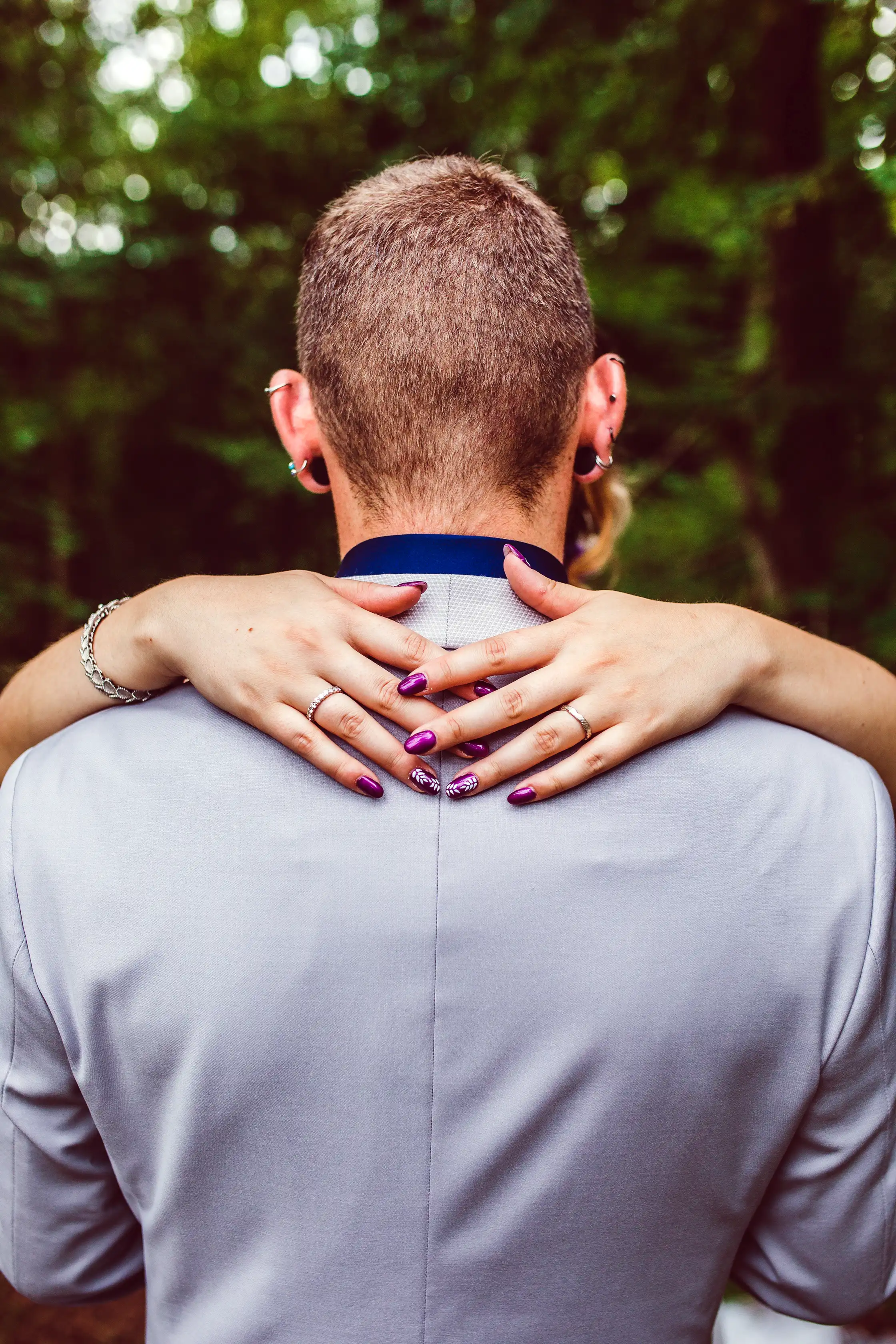 Un couple de mariés