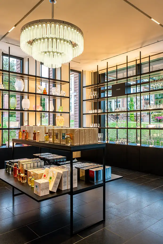 Photo immobilier montrant une boutique de luxe