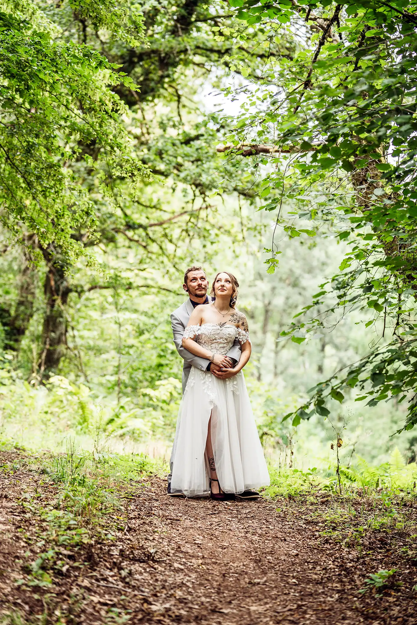Un couple de mariés