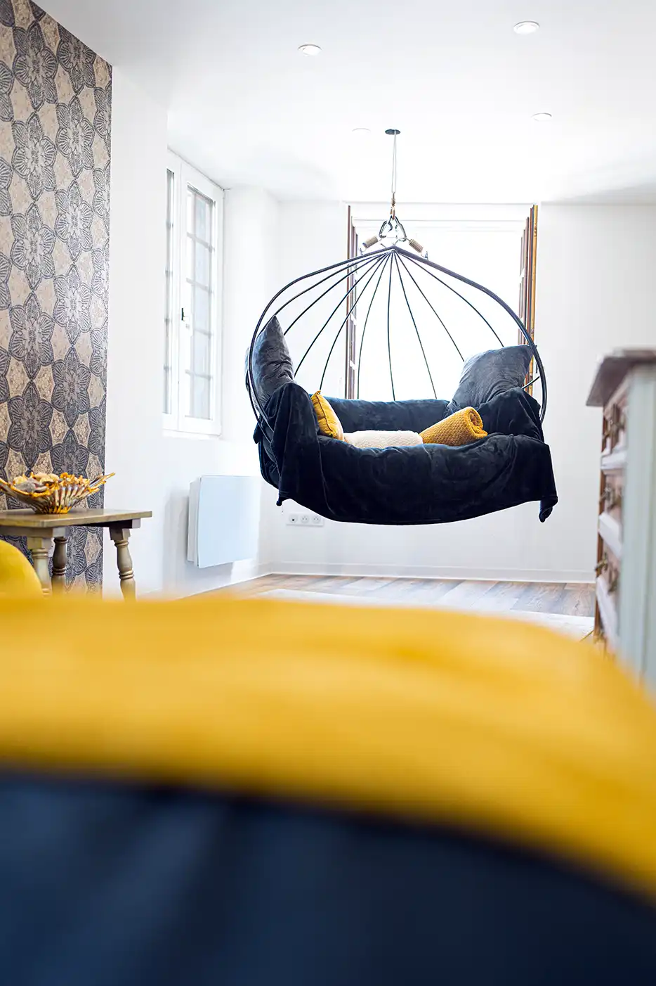 Photo immobilier montrant un canapé suspendu 