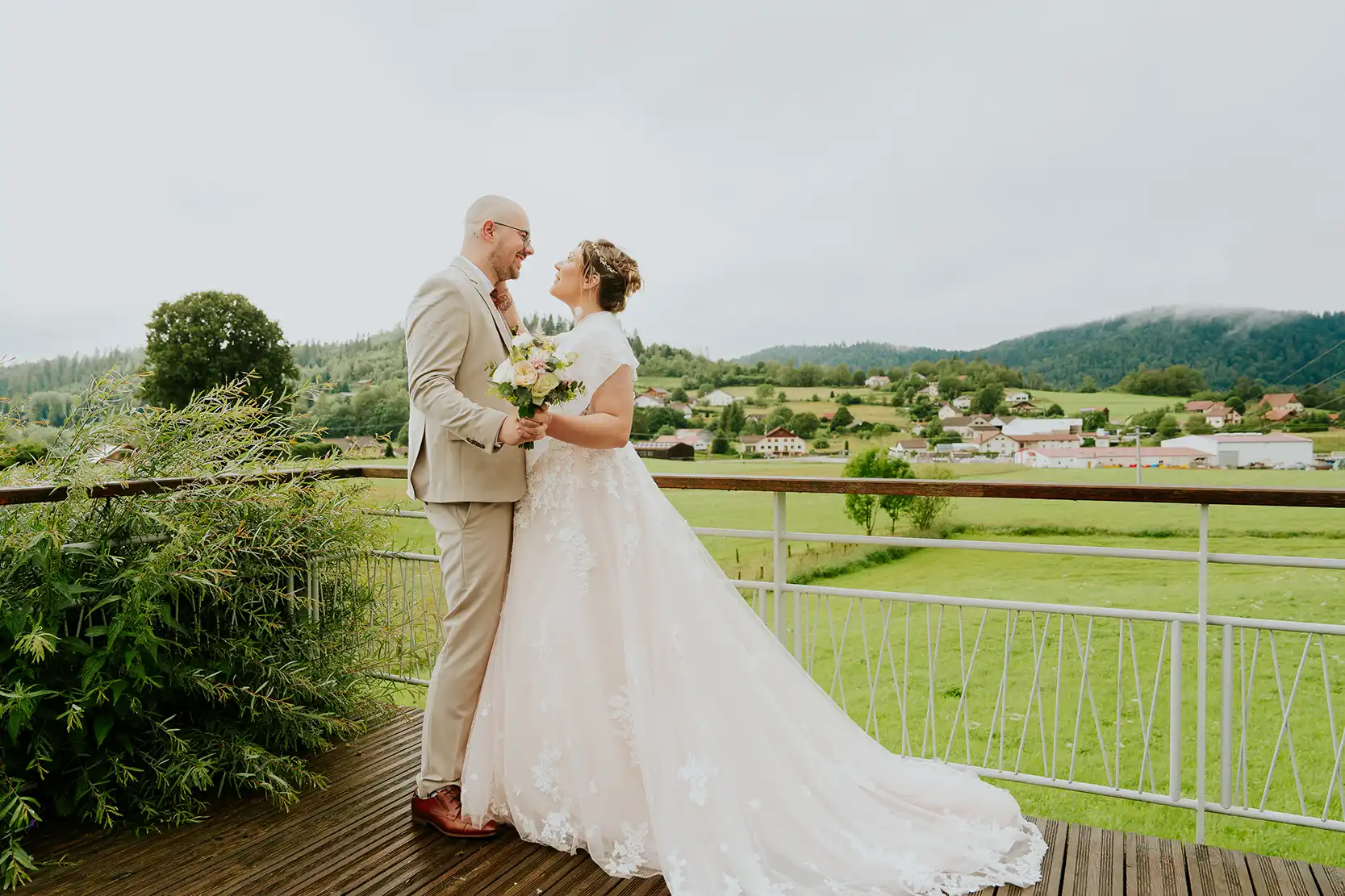 Un couple de mariés