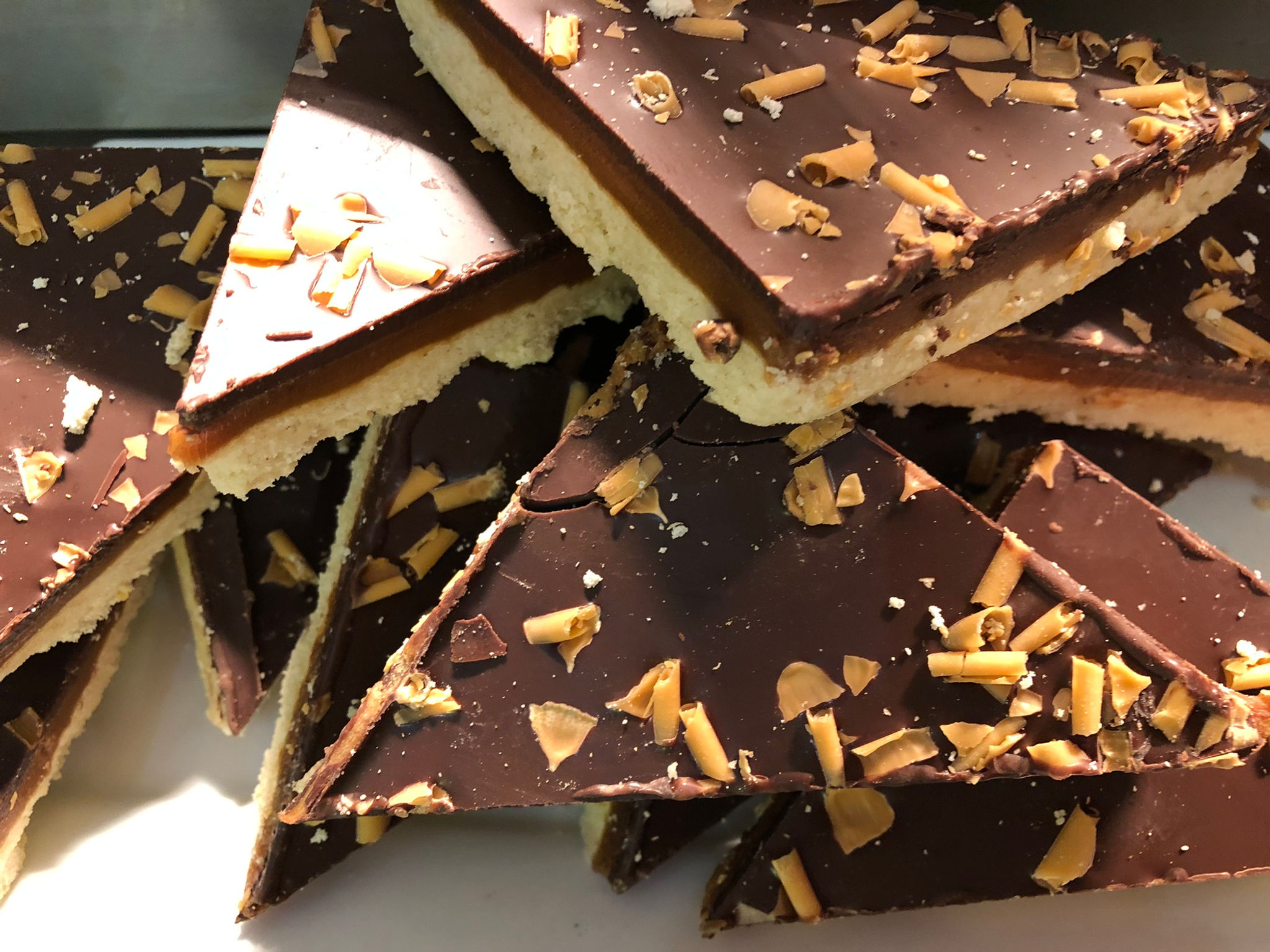 delux caramel slice