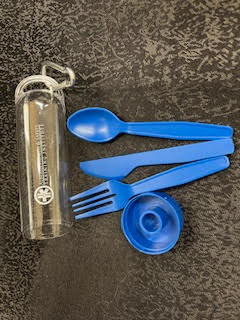 Reusable AHASTI clip and cutlery set in case to take on the go.