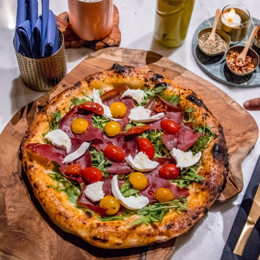 Bresaola Tre Colori Pizza image