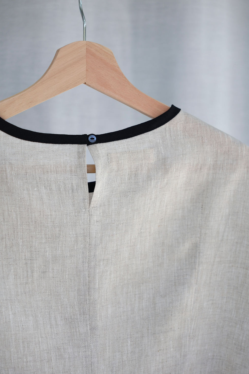 Thumbnail: Contrast Binding Linen Top | コントラスト パイピング リネンブラウス