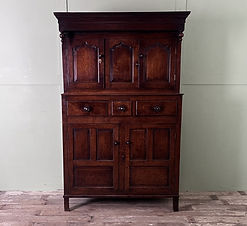 Antique Welsh Oak Cwpwrdd Deuddarn C.1800