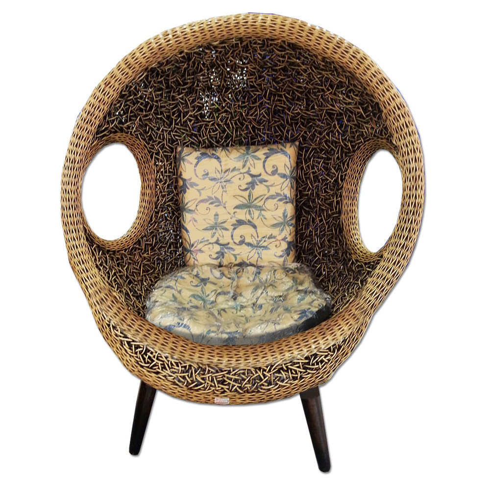 Bird's nest chair with stand