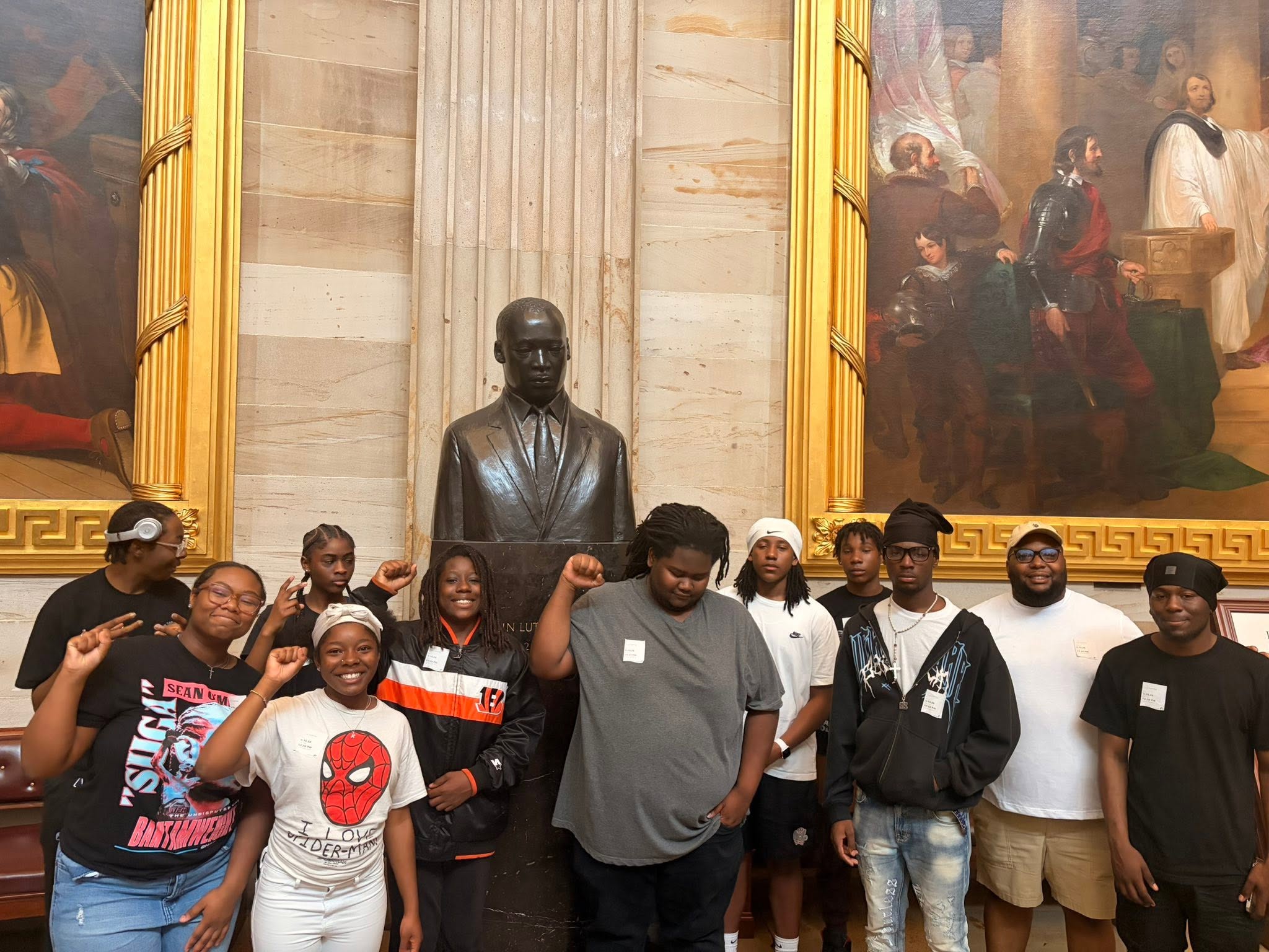 Students taking an educational tour outside the United States Capitol building.