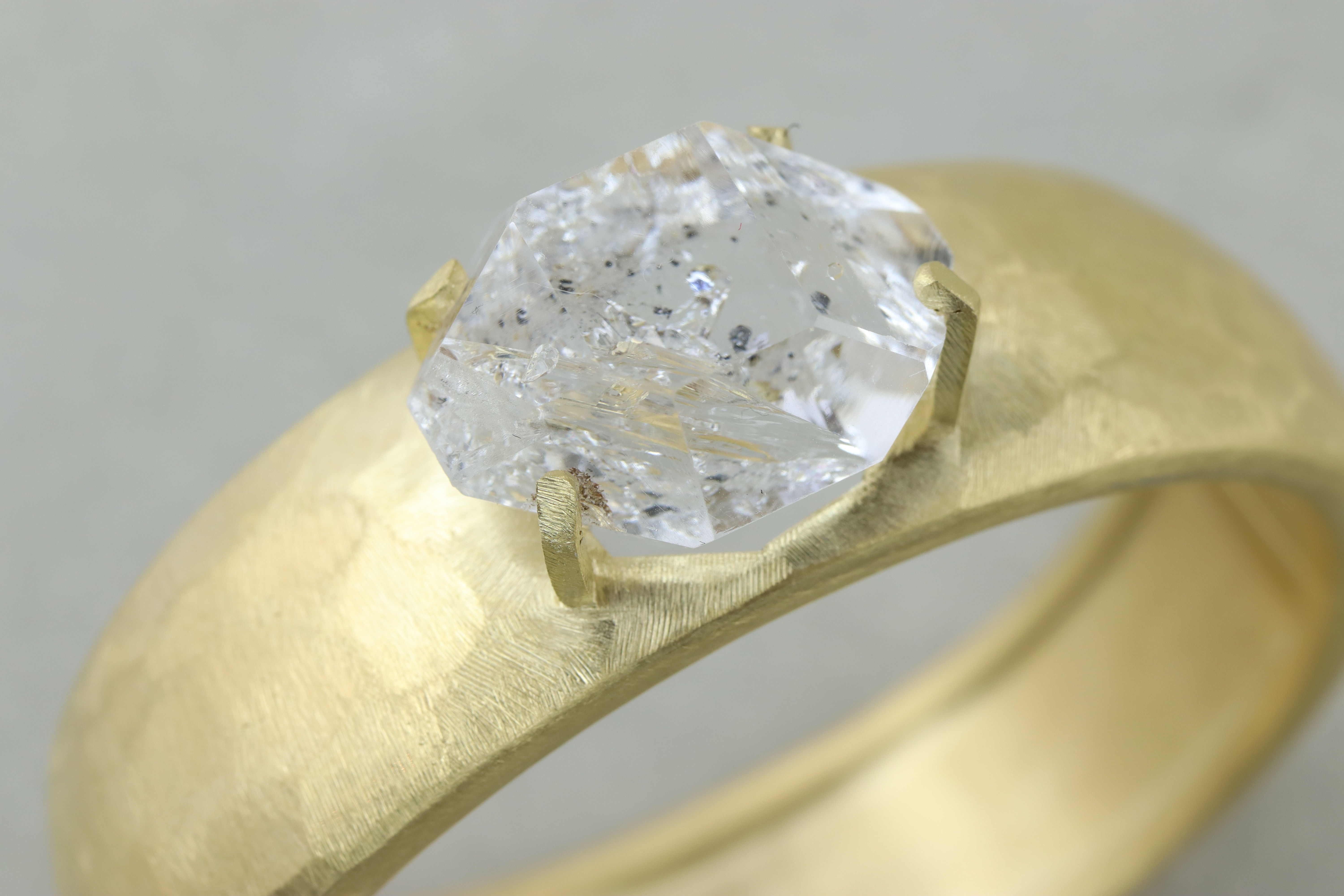 Armreif mit Herkimer Diamant