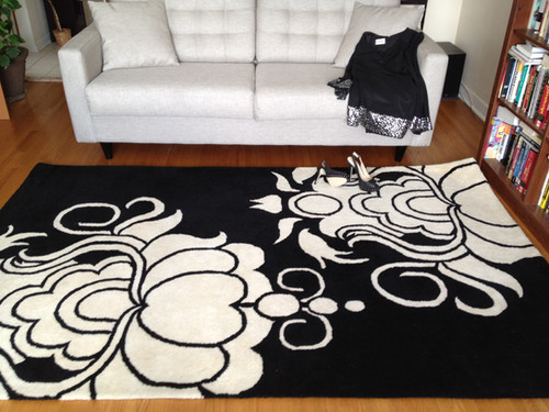 Rococo Black & White Hand-Tufted 5'x8' New-Zealand Wool Rug